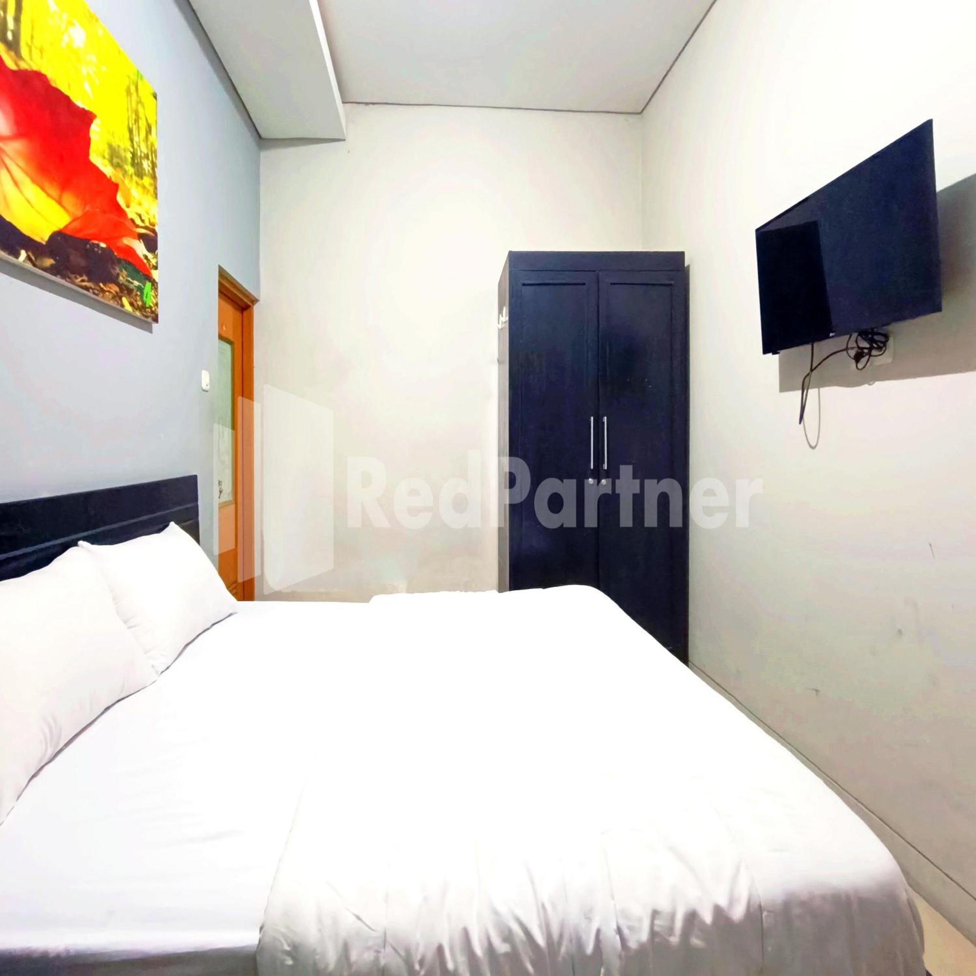 D'Waru Homestay Syariah Near Jl Slamet Riyadi Mitra Reddoorz Surakarta  Экстерьер фото